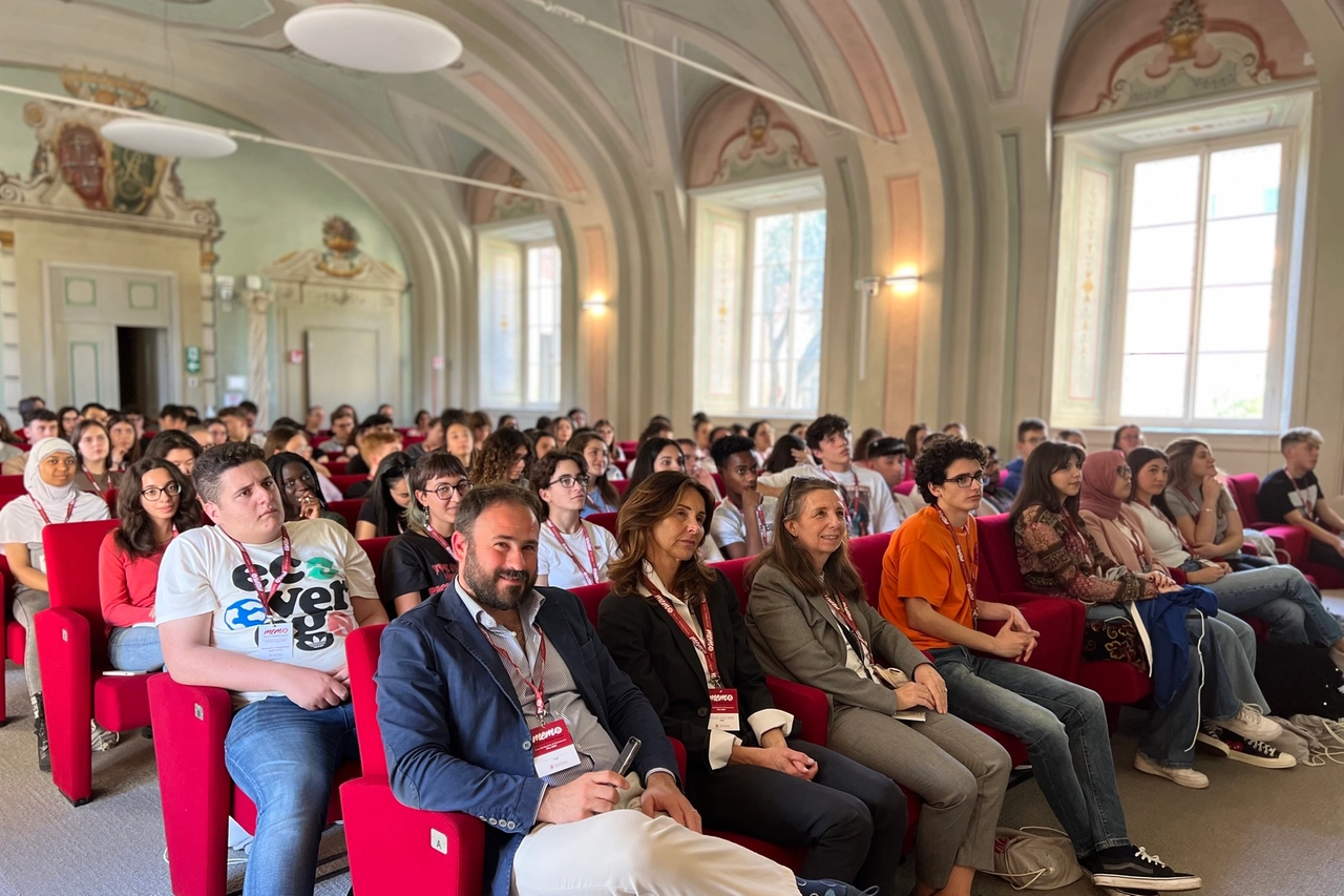 Nicola Vitiello in prima fila a sinistra durante un evento del progetto Me.Mo alla scuola Sant'Anna