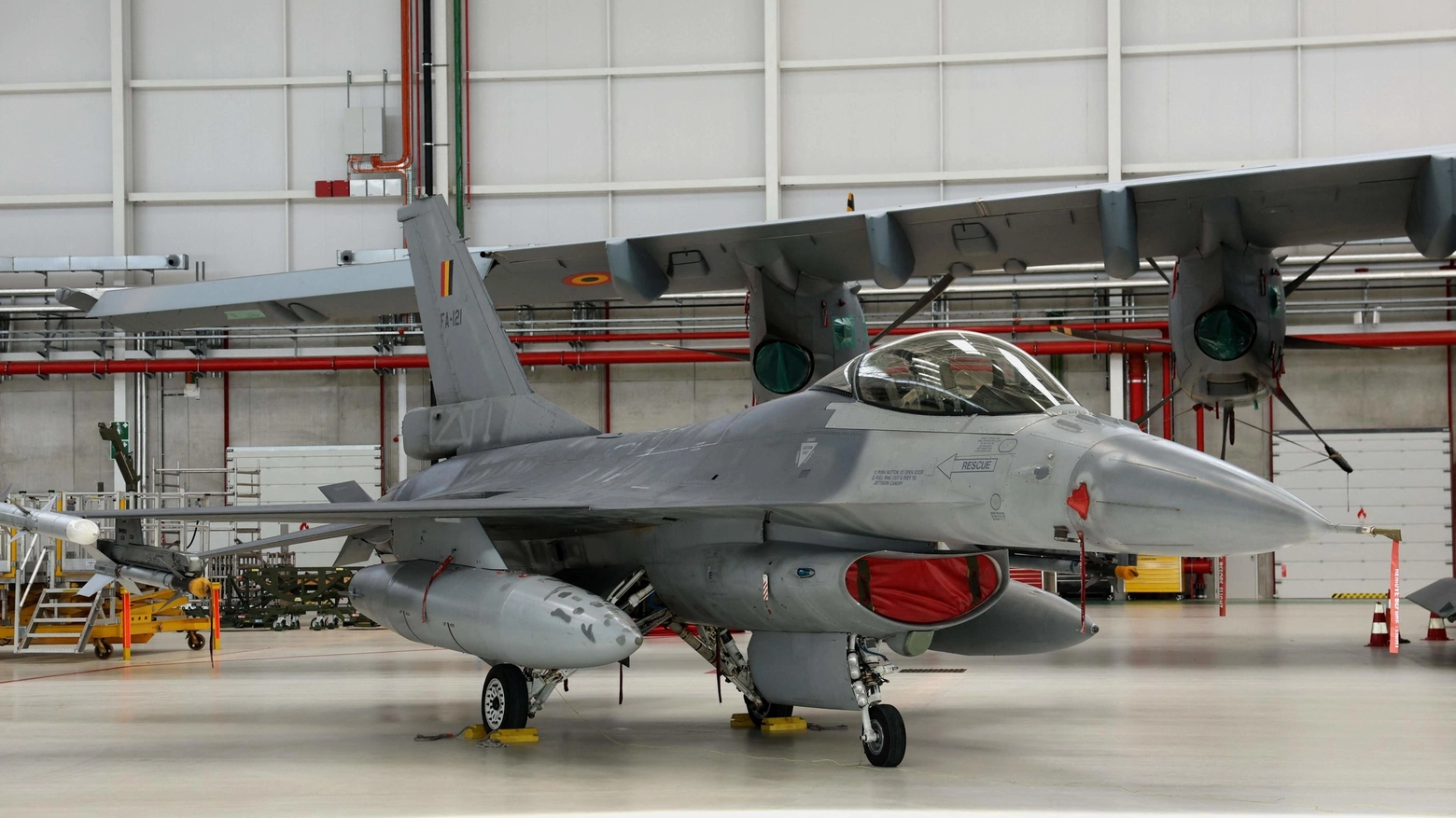 Un caccia F-16 belga (Ansa)