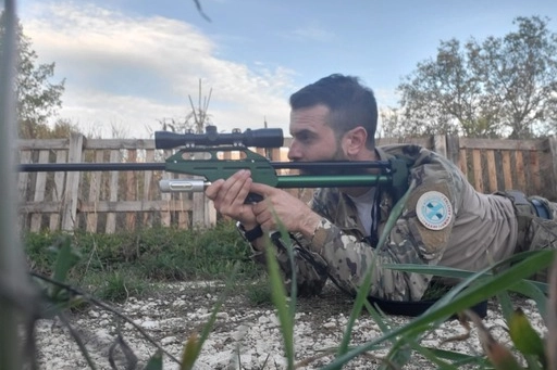 Raffaele Bisegna, tecnico di telenarcosi: dalla lupa di Roma al leone di Ladispoli, con i suoi dardi salva animali (e umani)