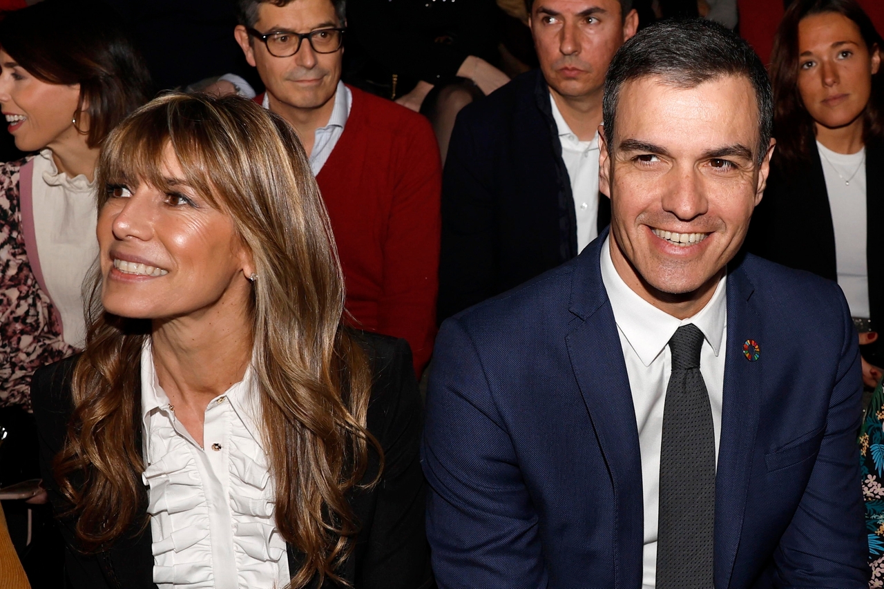 Il premier spagnolo Pedro Sanchez con la moglie Begona Gomez