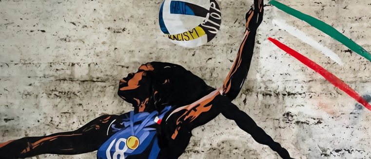 Roma, con lo spray rosa è stato coperto il colore della pelle del ritratto della campionessa di volley. Il ministro Abodi: "Sconfiggiamo insieme ignoranza e inciviltà". Poi un passante ridipinge il graffito . .