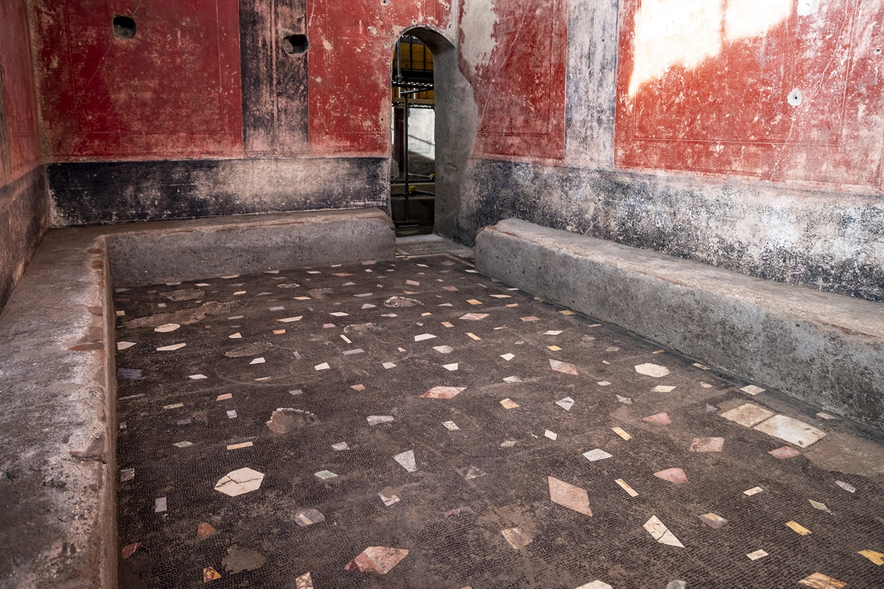 Pompei, scoperto grande complesso termale all'interno di una domus privata, annesso ad un salone per banchetti