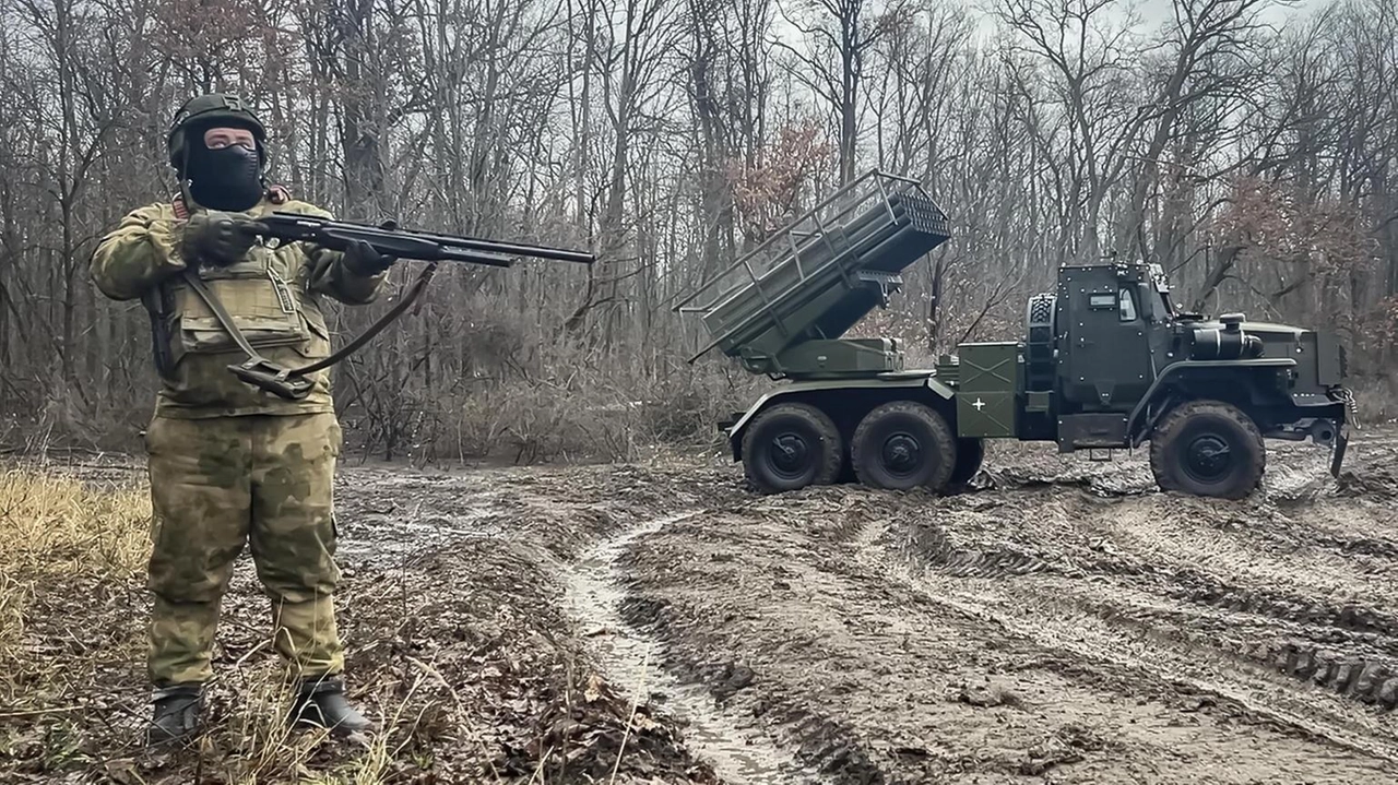 Le truppe russe hanno liberato 12 insediamenti e oltre 100 km² nella regione di Kursk, annuncia il Ministero della Difesa.