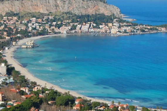 Cala Mondello in Sicilia credits Comune di Palermo)