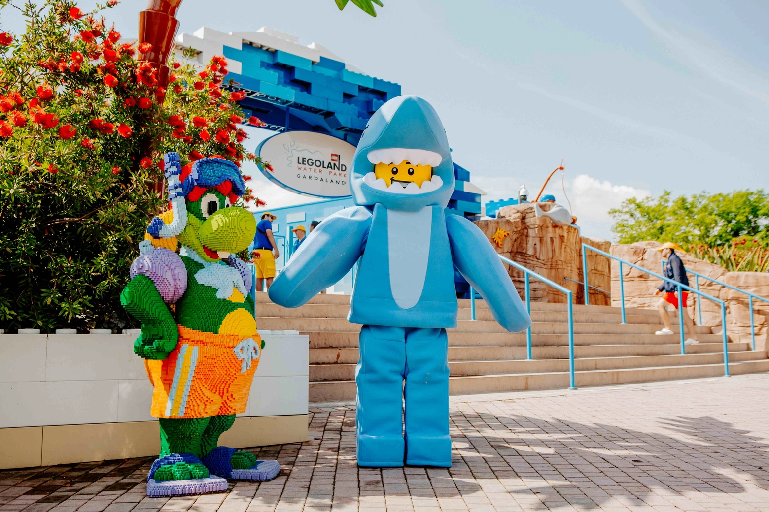 Lego Shark, lo squaletto che attende i bambini all'ingresso del Legoland Water Park di Gardaland