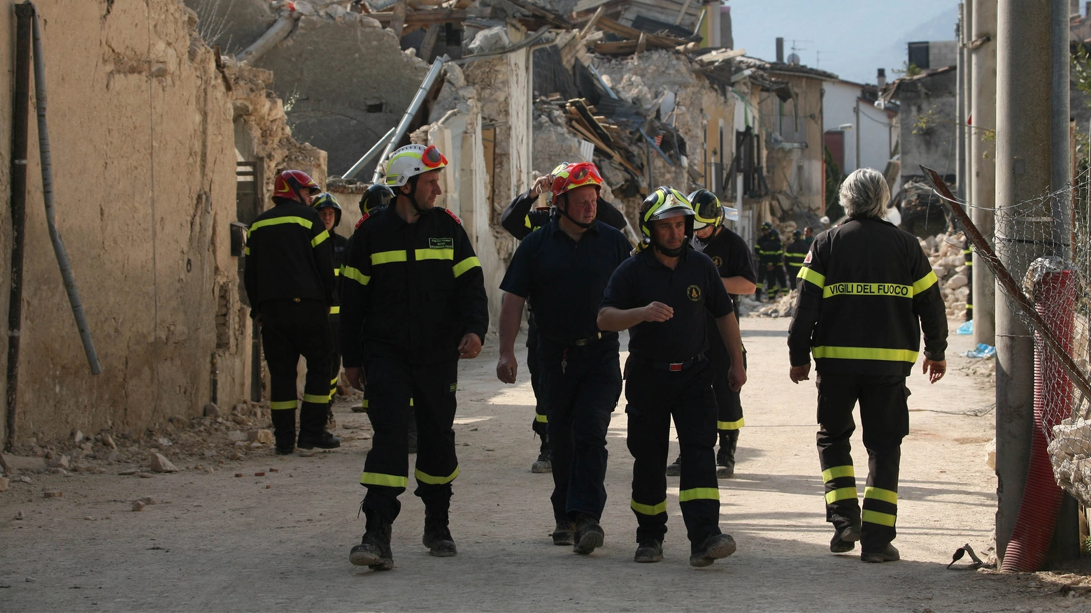 La protezione civile all'Aquila dopo il terremoto del giugno 2009 (Pressphoto)