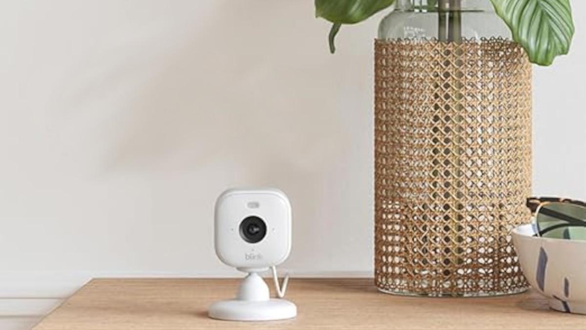 Sicurezza smart per la tua casa a un super prezzo: due videocamere Blink Mini 2 ti costano il 40% in meno su Amazon