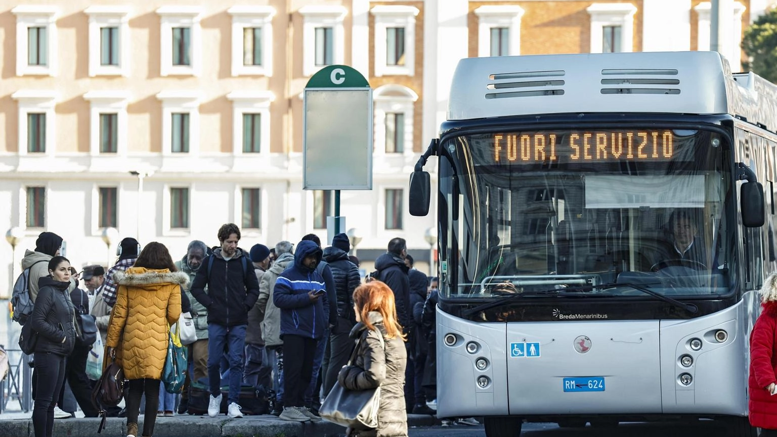 Lunedì stop bus e metro a Roma, l'8/11 è sciopero nazionale