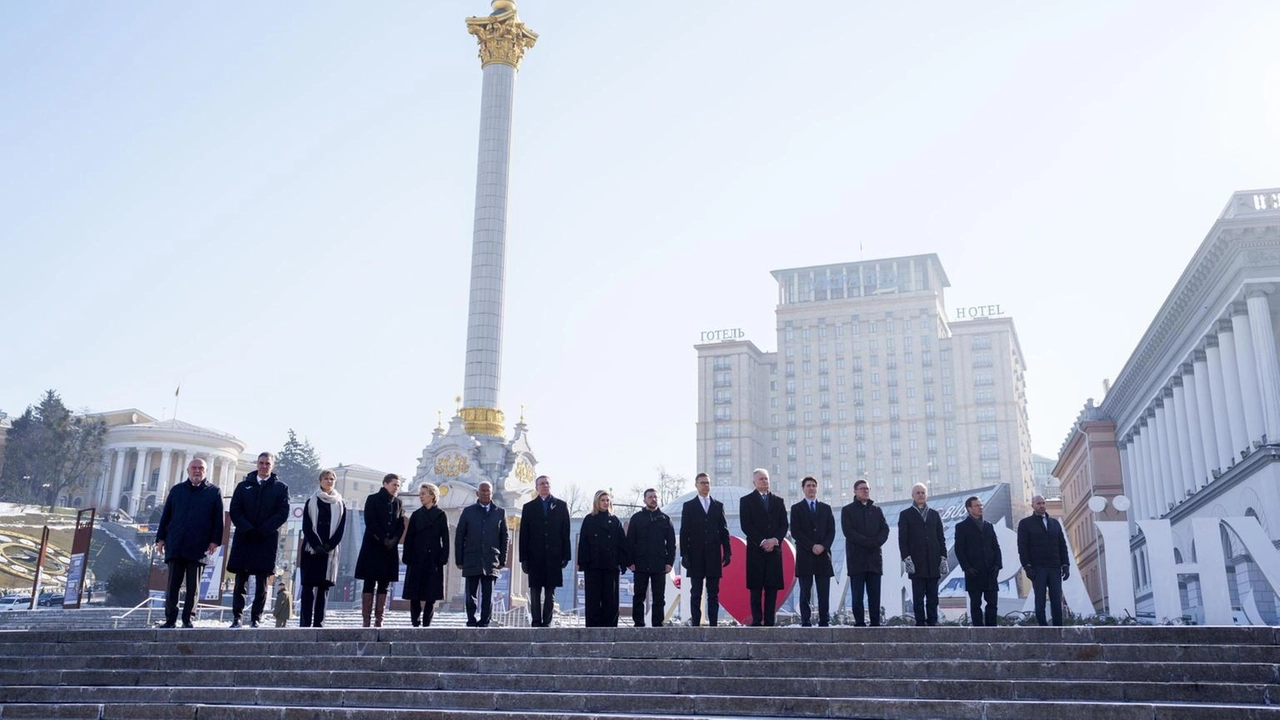 Leader ucraino in conferenza stampa a Kiev con gli alleati