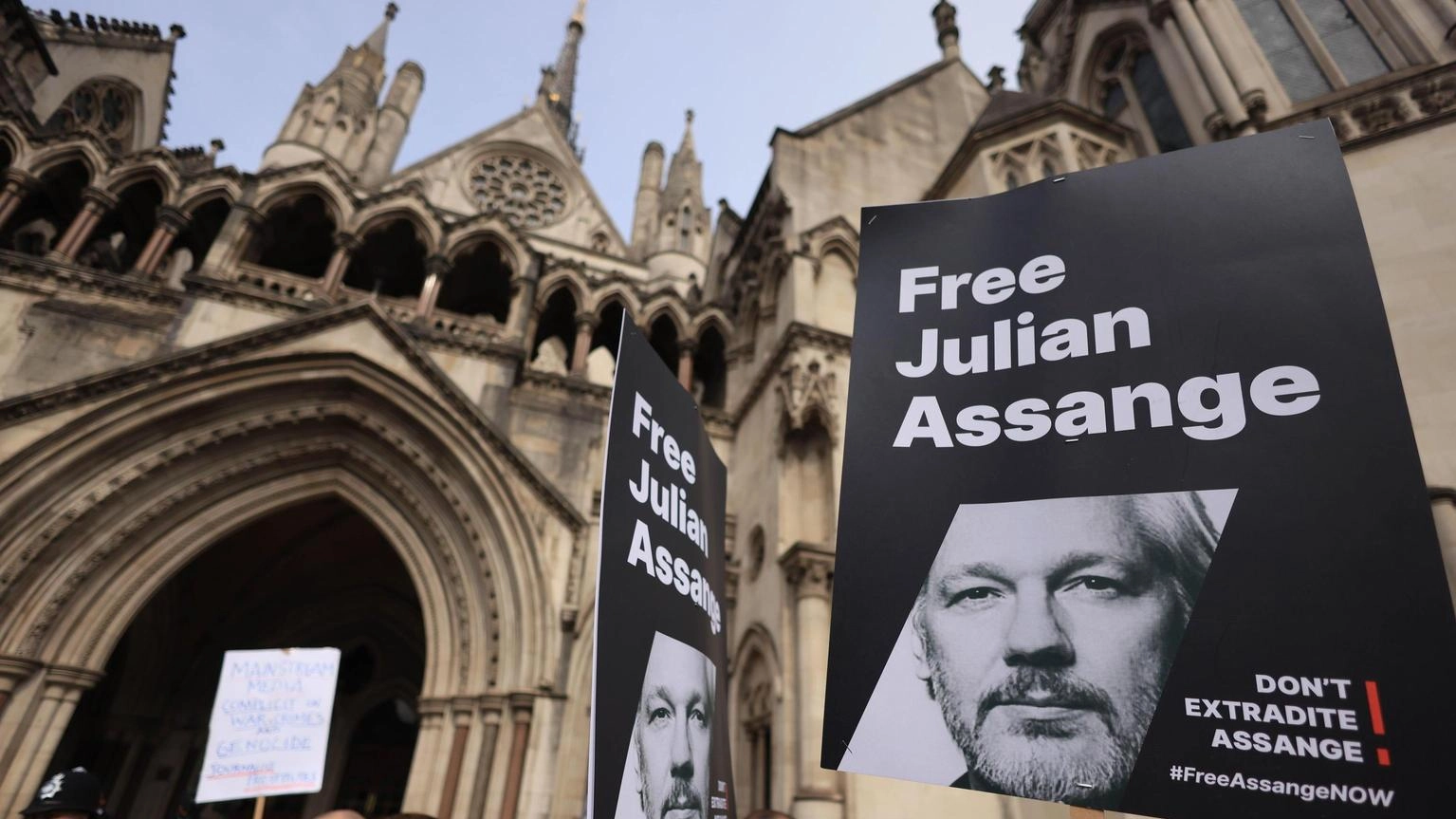 Mosca sul caso Assange, 'i tribunali Gb sono una farsa'