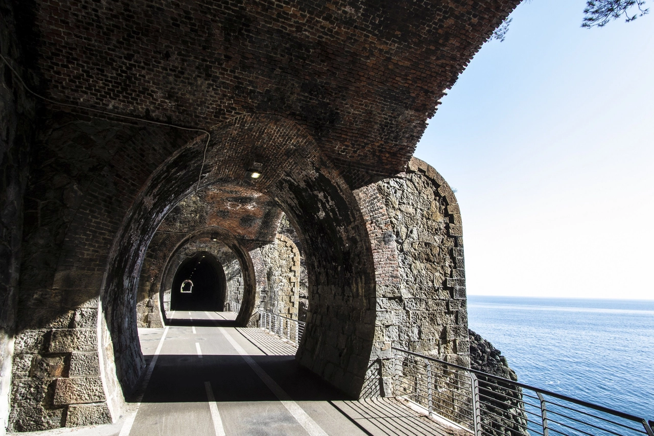 PISTA CICLOPEDONALE TRA FRAMURA E LEVANTO FOTO MASSOLA ADELMO