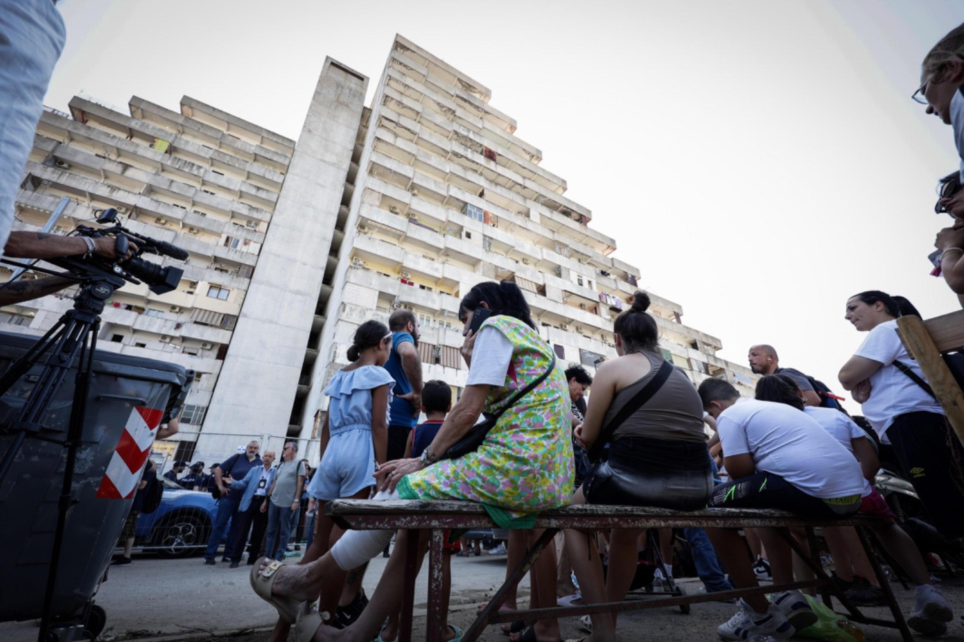 Scampia, il sindaco ordina sgombero urgente delle Vele per motivi di sicurezza