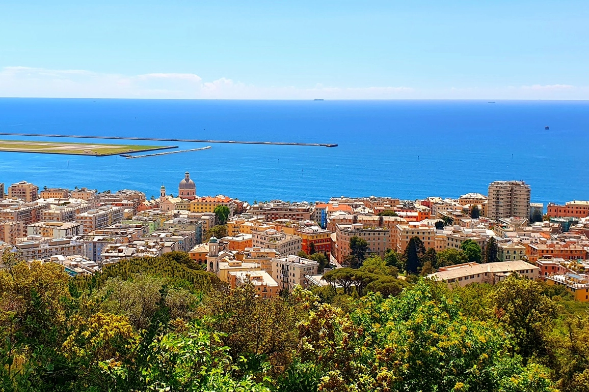 La vista su Genova dalla sommità del parco