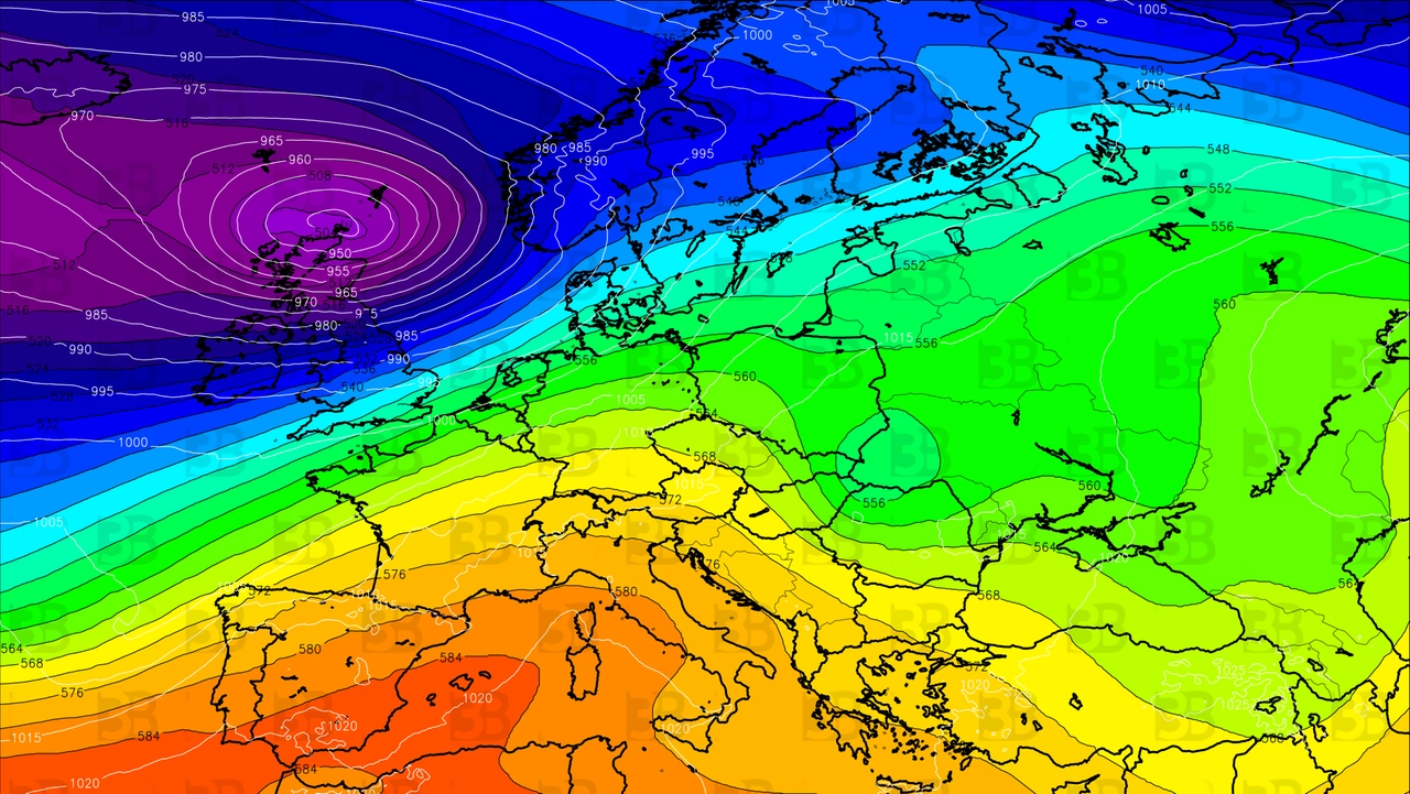 Ciclogenesi esplosiva: la tempesta Eowyn si ‘schianta’ sull’Europa. E domenica nuovo attacco: gli effetti sull’Italia