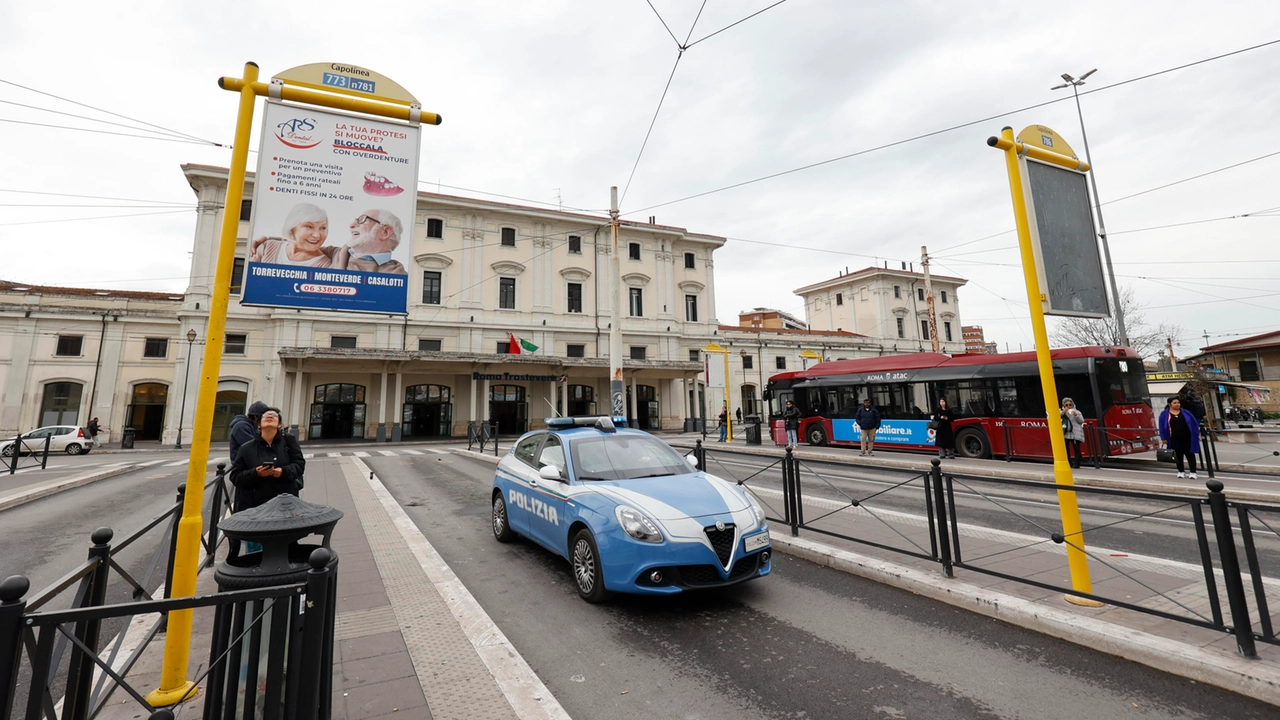 Piazza Flavio Biondo, all'esterno della stazione di Trastevere di Roma dove ieri sera un 15enne è stato accoltellato