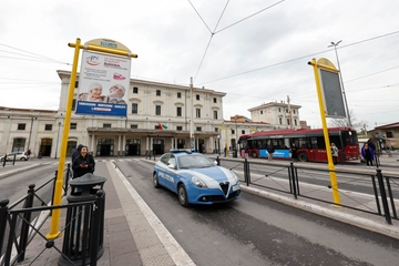 Quindicenne accoltellato a Roma: “Due nordafricani volevano rapinarmi”