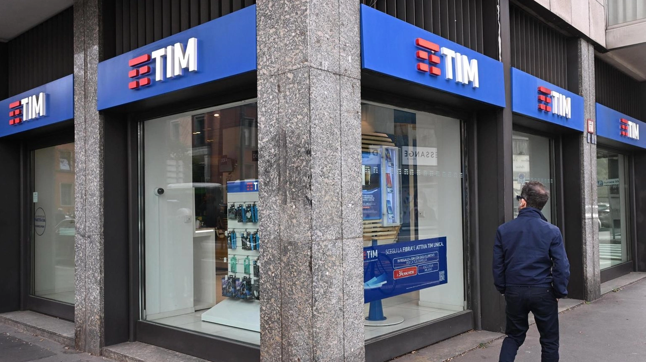 Il consiglio di Tim valuta l'offerta vincolante per Sparkle, con Mef e Asterion interessati ai cavi sottomarini strategici.