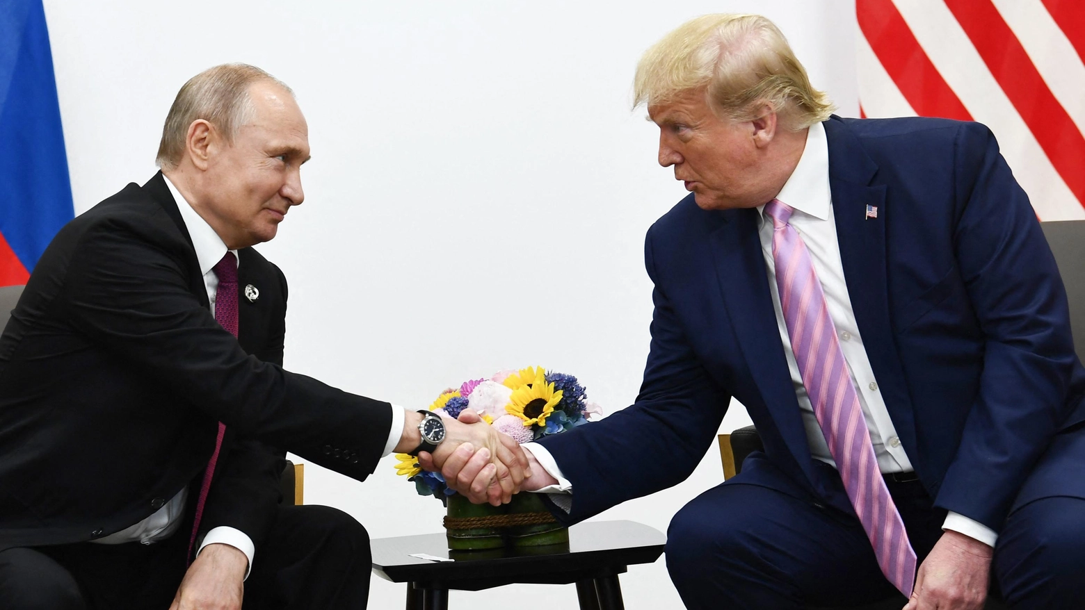 Donald Trump e Vladimir Putin al G20 nel 2019 (foto Ansa)