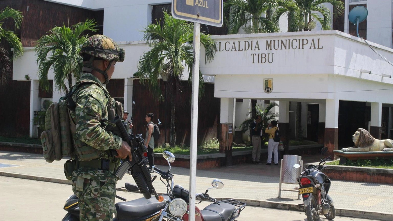 I comandanti dell'Eln nel Catatumbo avvertono del pericolo di una "guerra totale" mentre si preparano a combattere l'esercito colombiano.