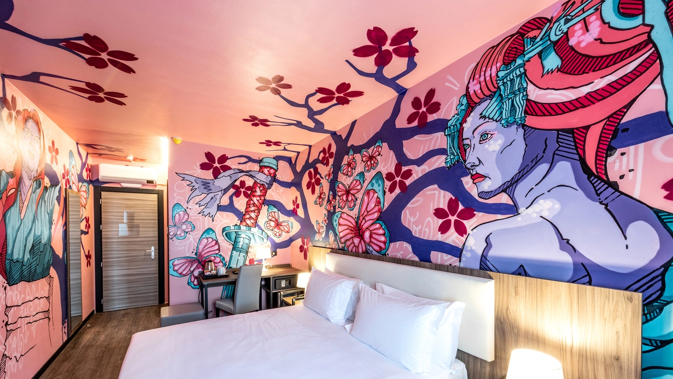 Madama Butterfly avvolge gli ospiti nel Muraless Art Hotel