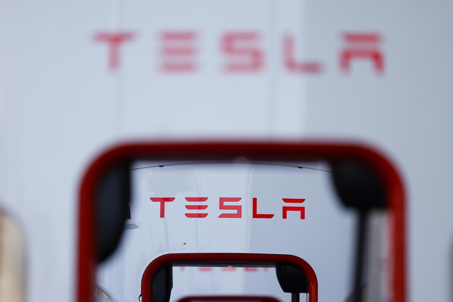 Le vendite di Tesla calano dell'11,5% in Cina, pesa concorrenza