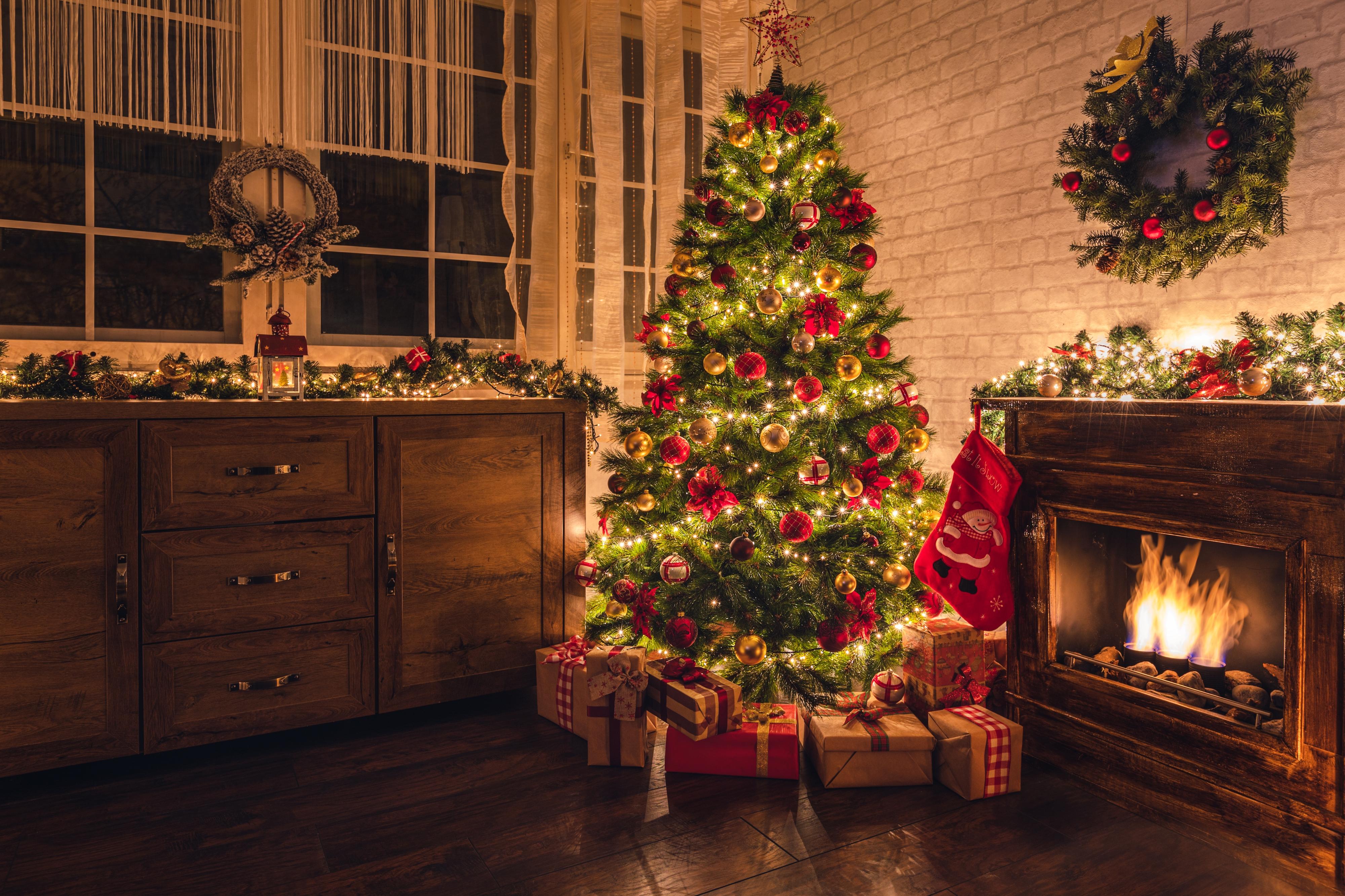 A Natale l’albero batte il presepe: i consigli per gli addobbi