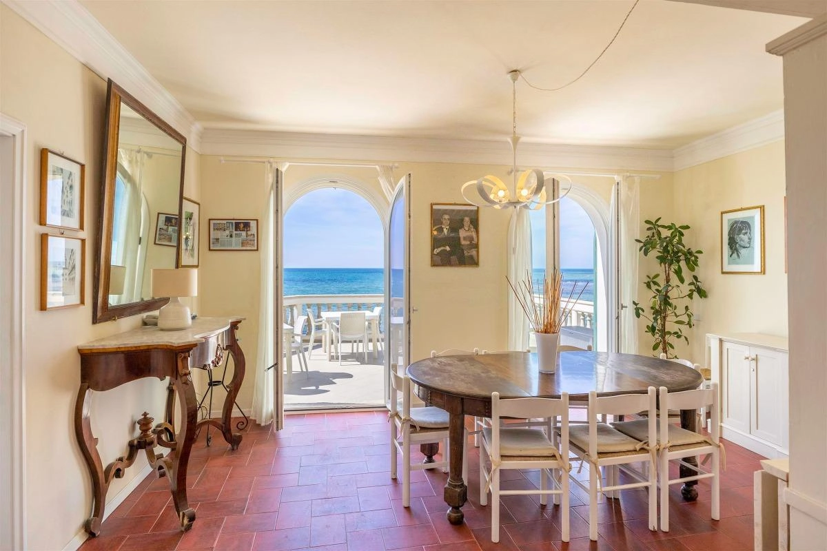 Casa di Montalbano, la sala da pranzo interna