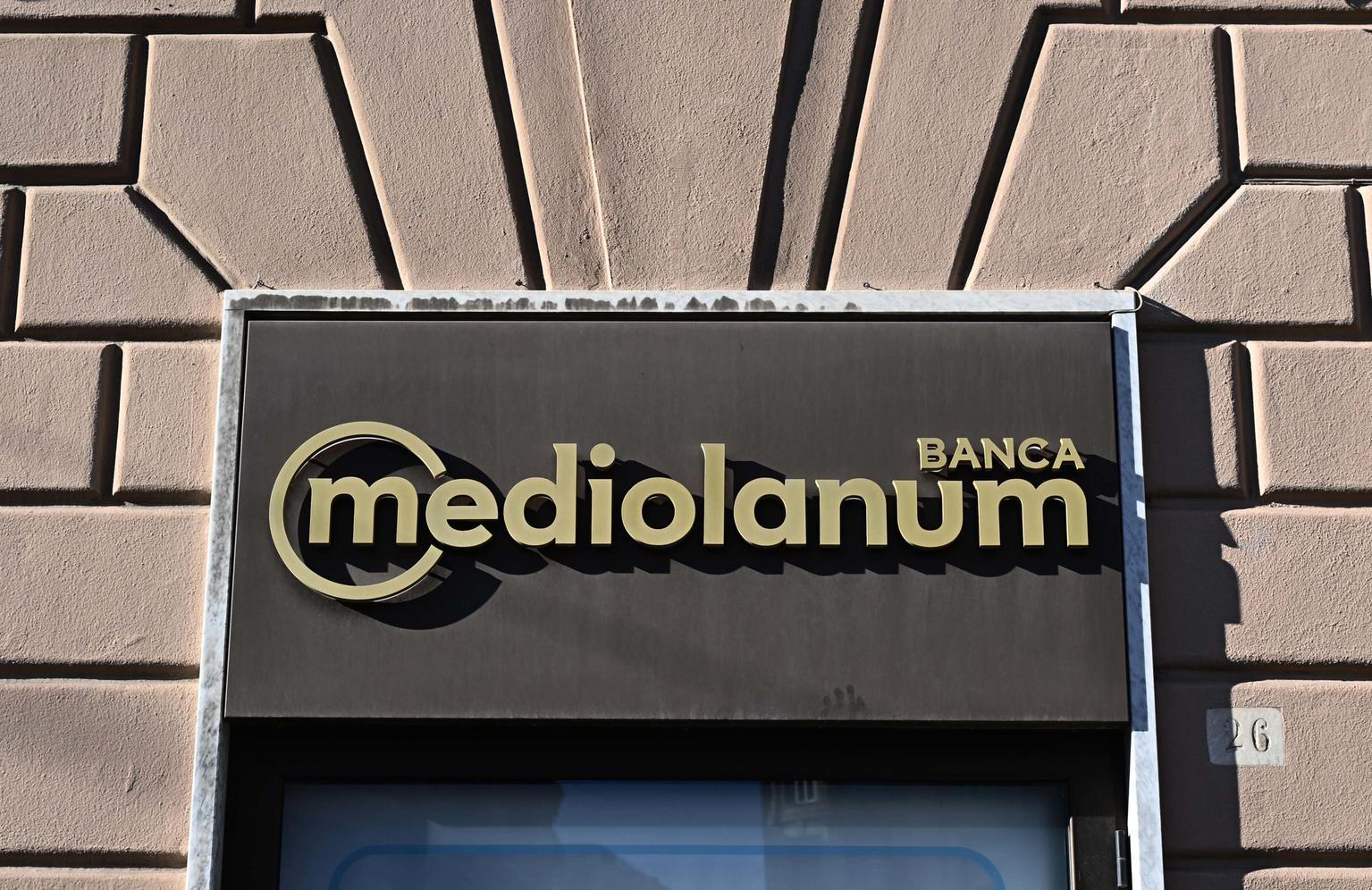 Banca Mediolanum: utile netto record di 1,12 miliardi nel 2024, dividendo di 1 euro per azione