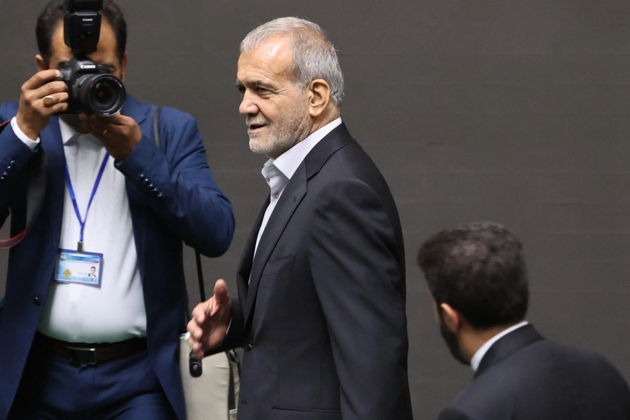 Il nuovo presidente iraniano Masoud Pezeshkian (Ansa)