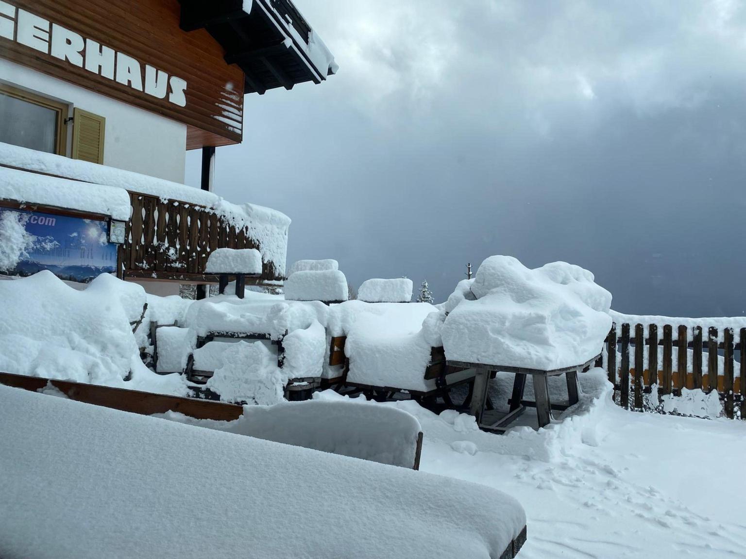 Prima nevicata in Alto Adige: 50 cm di neve al Passo Resia, pioggia sulle Dolomiti