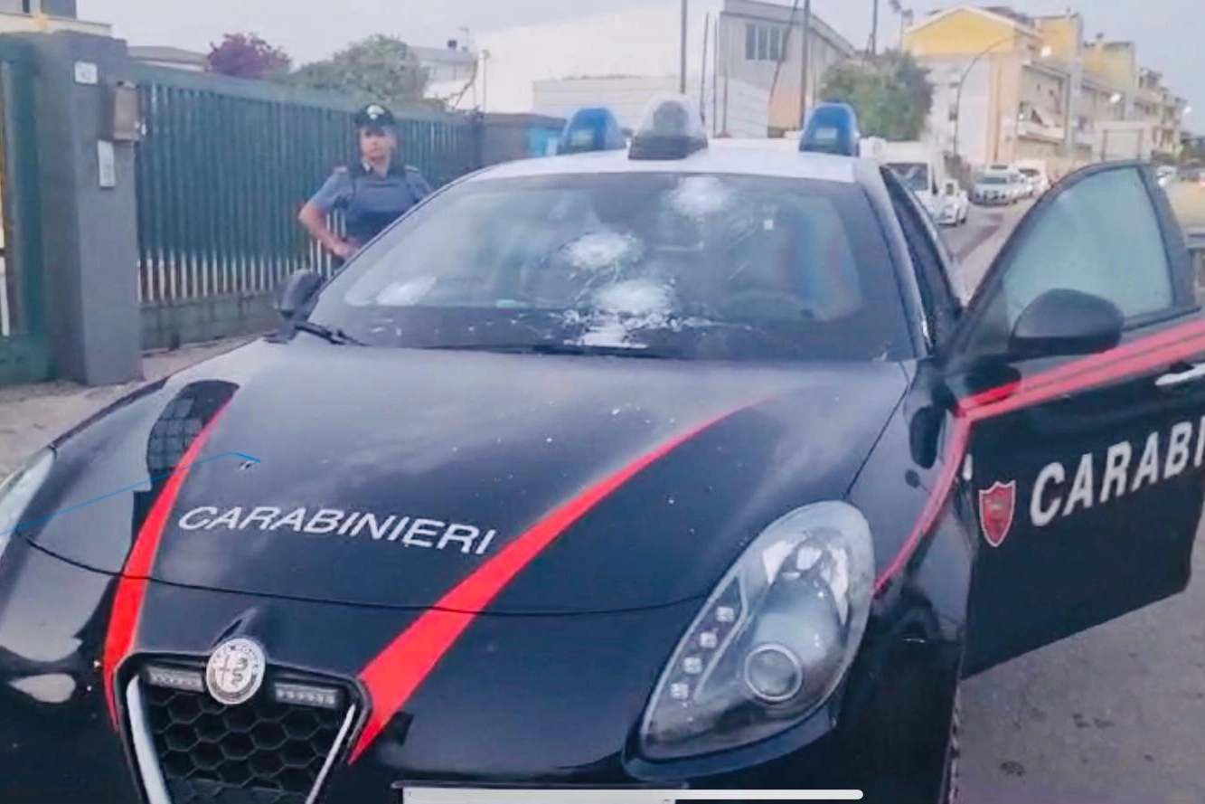 Sassari: i banditi in fuga hanno sparato con auto dei carabinieri e della polizia