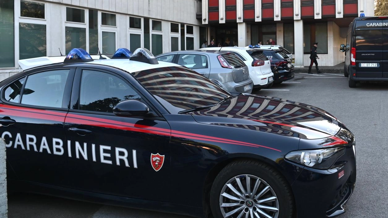 Intervento dei carabinieri (foto di repertorio, Crocchioni)