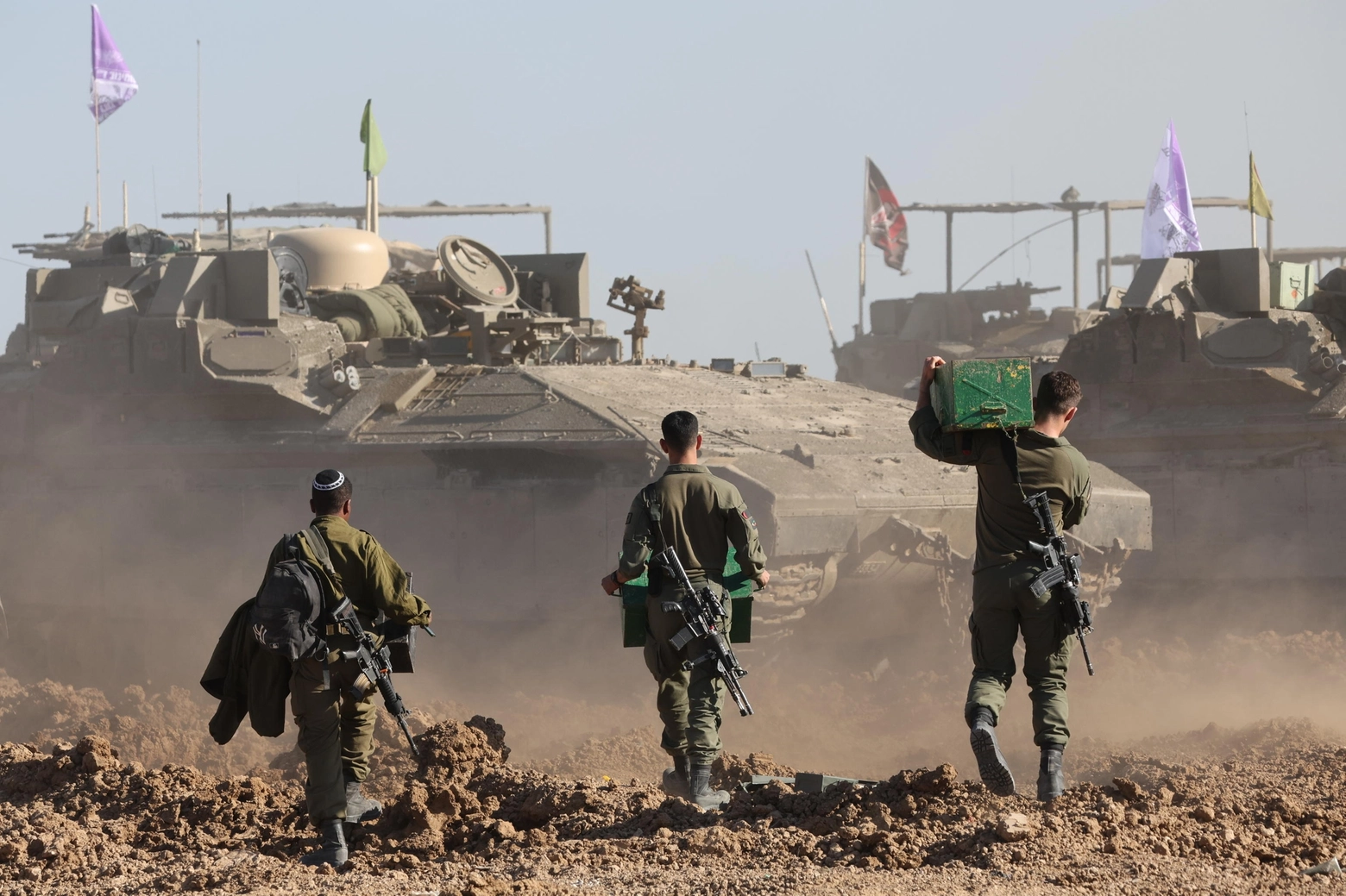 Soldati israeliani al confine della Striscia di Gaza