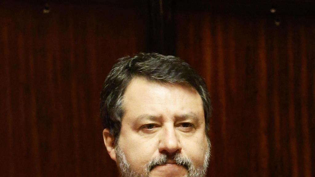 Il vicepremier Salvini sottolinea l'urgenza di un ministro dei trasporti tedesco per affrontare le sfide dell'auto elettrica.