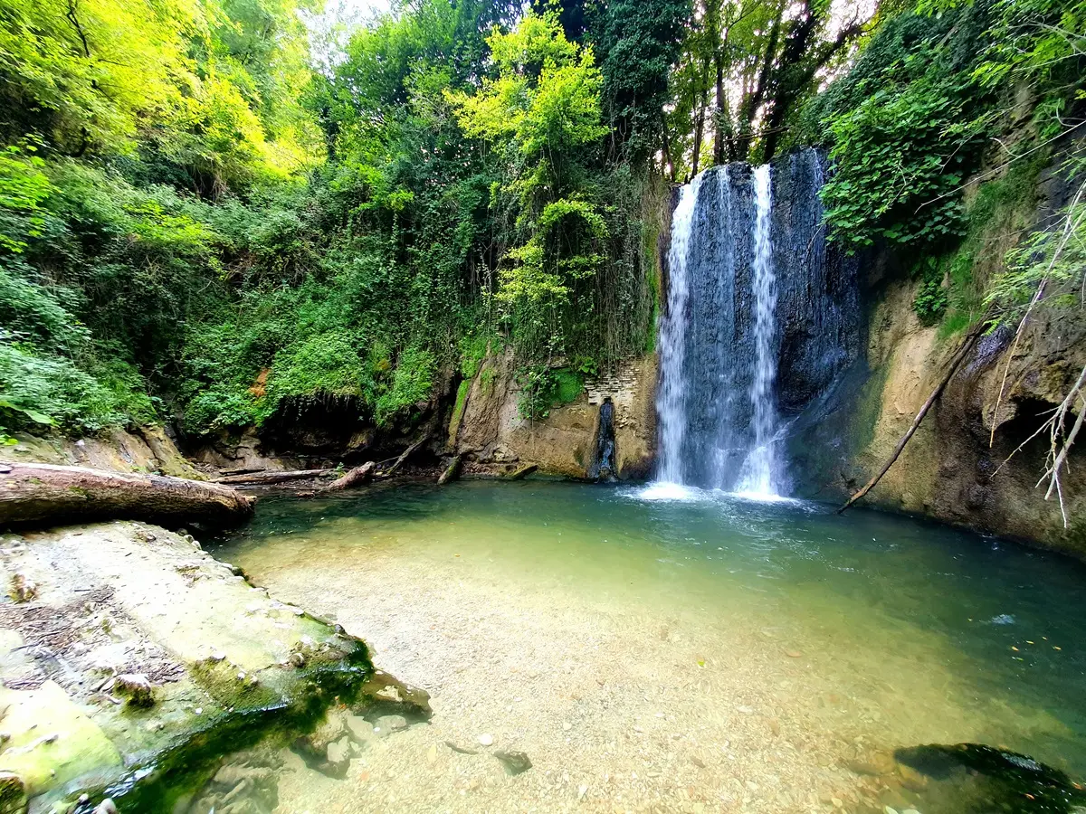 Sarnano, la perla medievale incastonata tra i Monti Sibillini: arte e natura sull’Appennino marchigiano