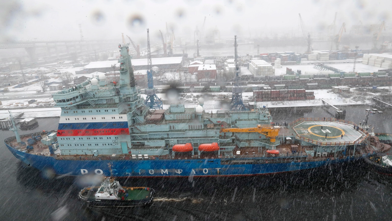 La rompighiaccio russa Arctica a San Pietroburgo (foto Ansa)