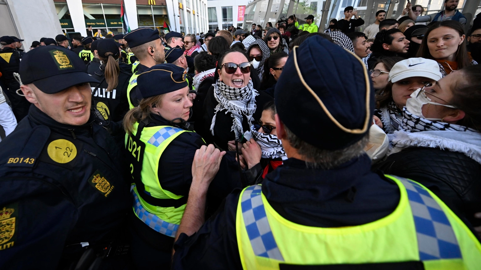 Proteste pro Gaza davanti all'Arena dell'Eurovision