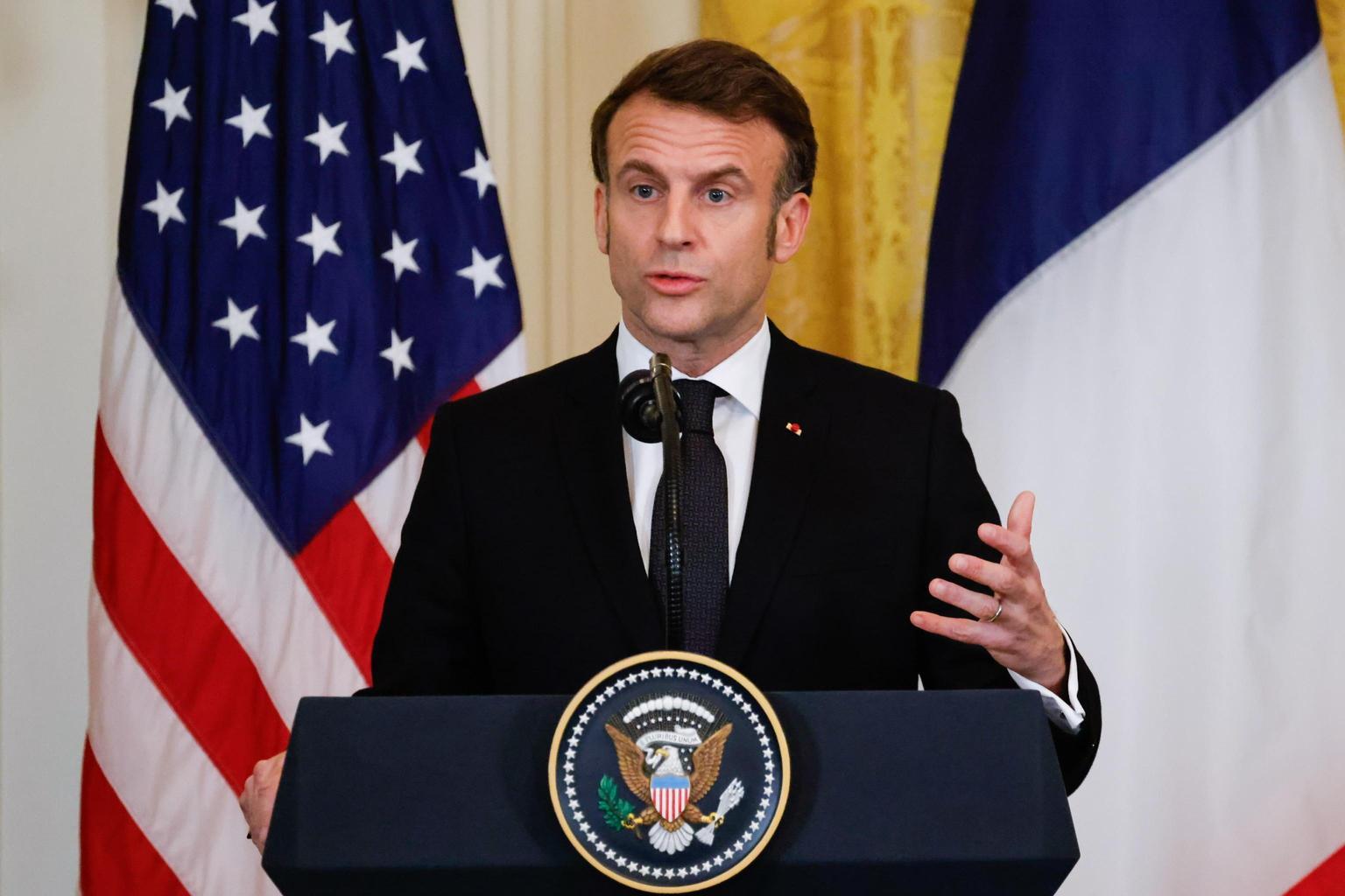 Macron dialoga con Trump e Zelensky per il vertice europeo sul sostegno a Kiev