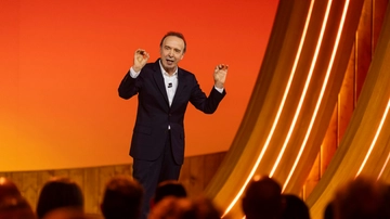 Benigni a raffica su Ventotene e il sogno dell’Europa: “Attenti al nazionalismo, la pace è in pericolo”