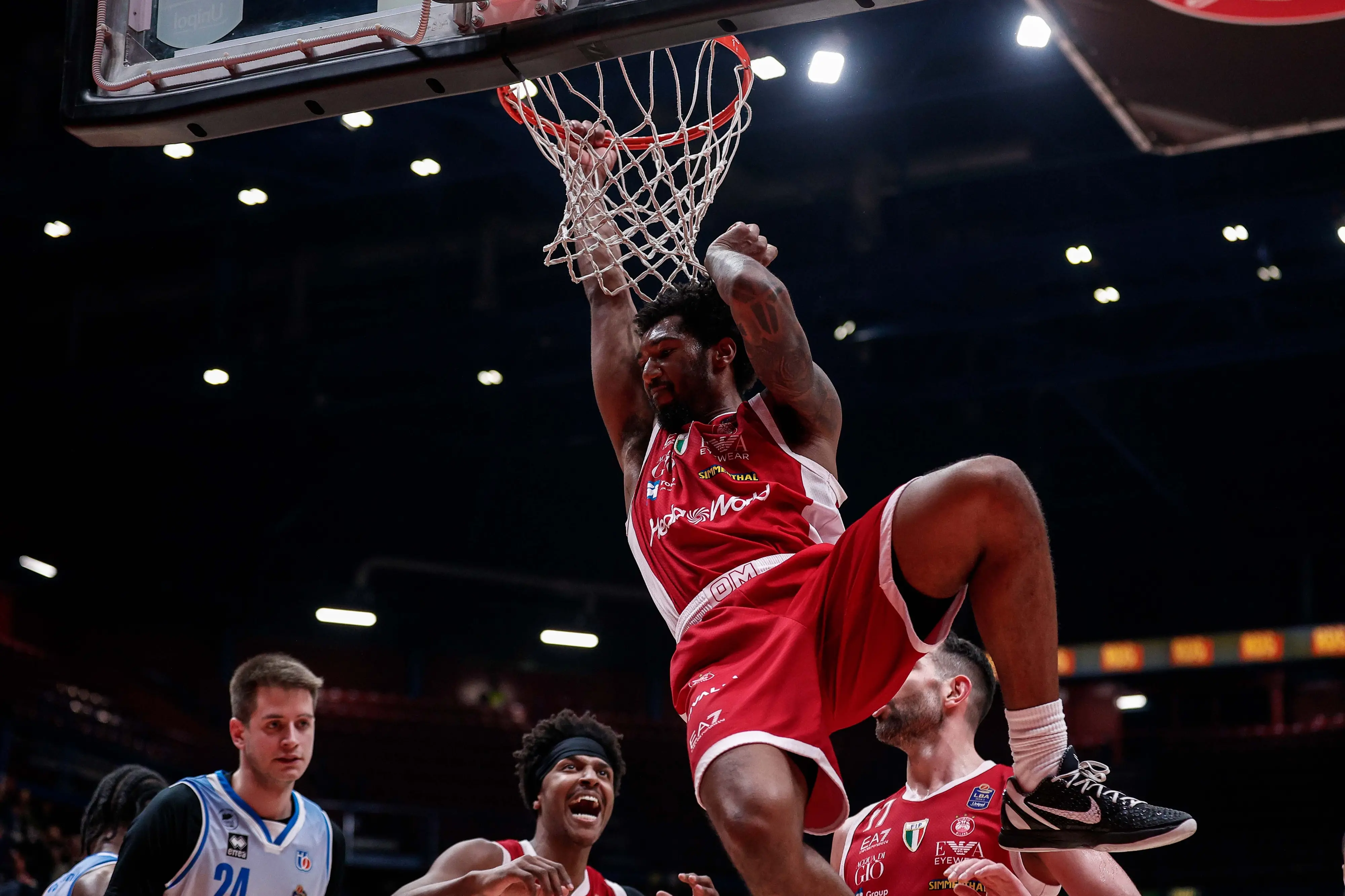 Basket, Serie A: Germani in vetta da sola per una notte. Brooks trascina l'Olimpia Milano