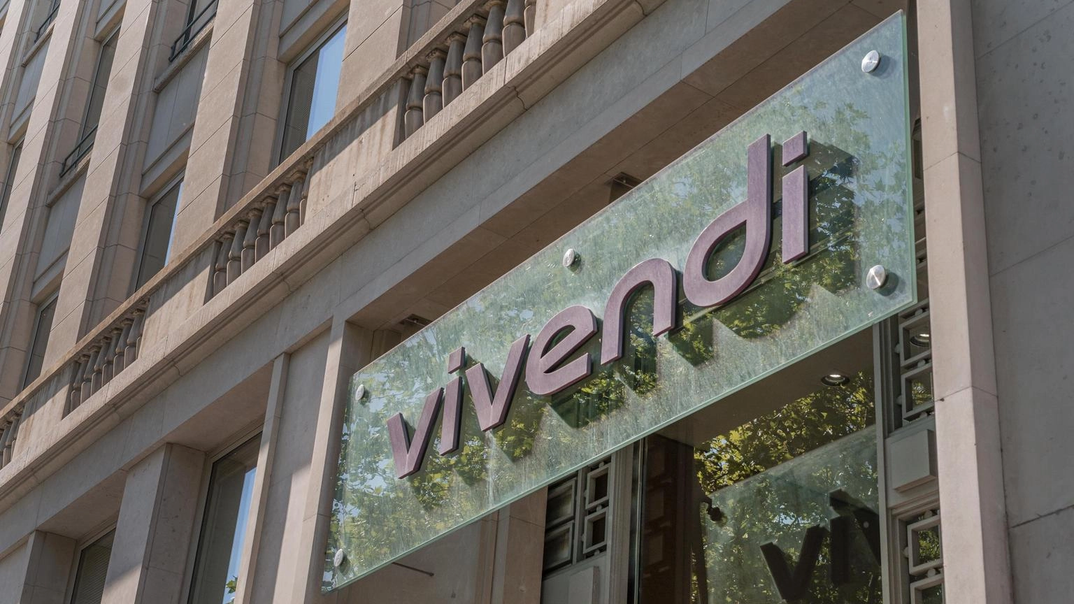 Vivendi, le quote Tim e Mfe a garanzia ma mantiene 'mani libere'