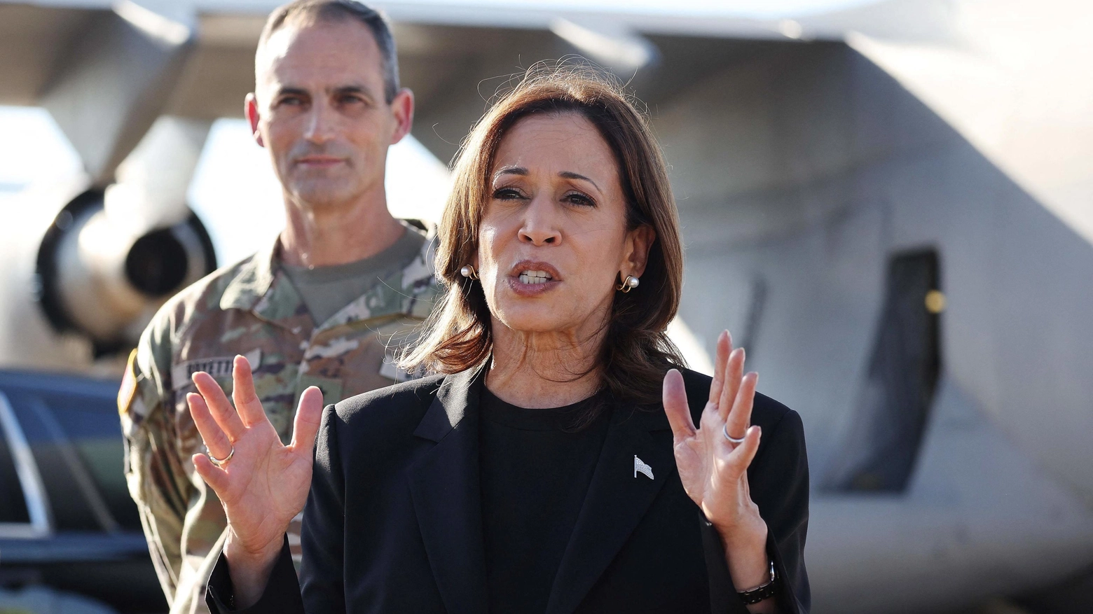 Kamala Harris al Charlotte Air National Guard Base (foto Afp)