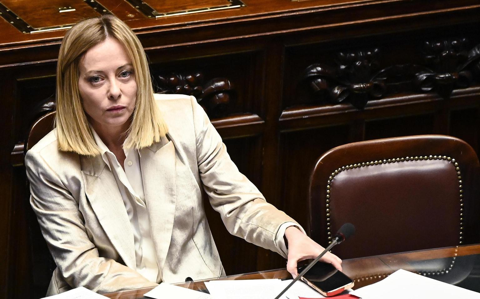 Giorgia Meloni replica al Movimento 5 Stelle: critiche sulle spese della difesa