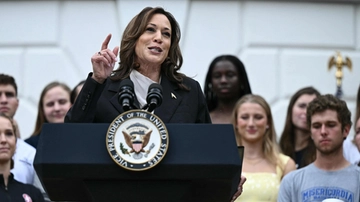 Clamoroso primo sondaggio dopo il ritiro di Biden: Kamala Harris davanti a Donald Trump