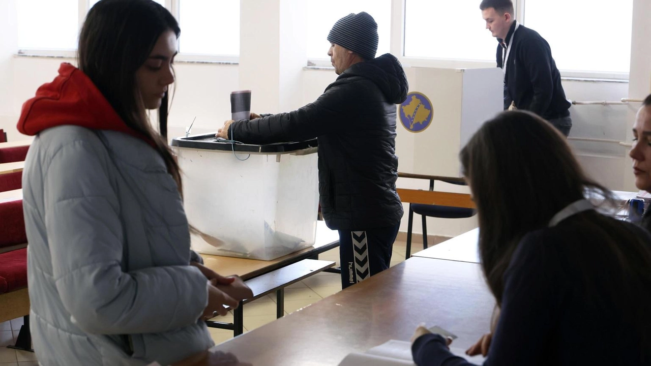 Il partito Vetevendosje del premier Kurti vince le elezioni in Kosovo, ma non raggiunge il 40%, lontano dal 50,2% del 2021.