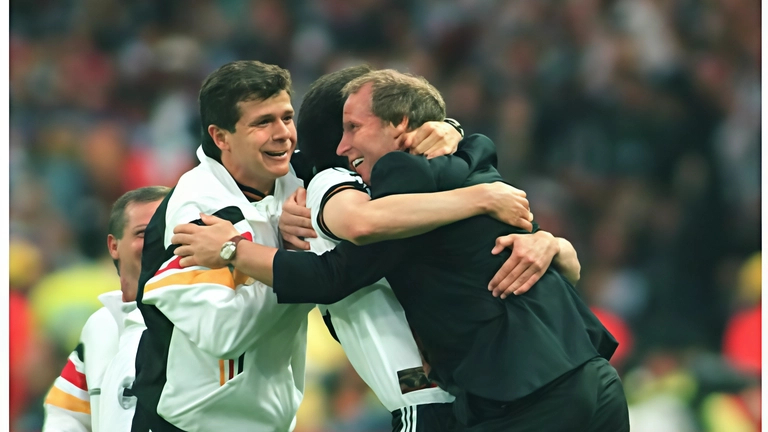 L’ex difensore del Mönchengladbach è l’unico ad aver vinto da giocatore e da ct. Ma anche Trapattoni ha un record: è il più anziano ad aver centrato le fasi finali.