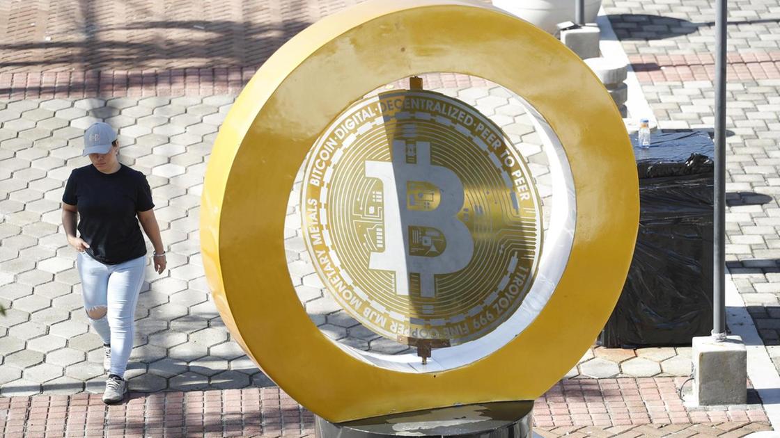 Il Bitcoin avanza verso la soglia dei 100.000 dollari