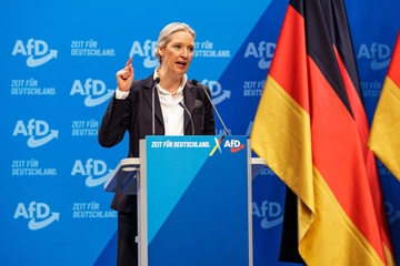 Elezioni in Germania, l’estrema destra AfD candida la Weidel: “Frontiere blindate”. Scholz nominato dal Spd: “Siamo a un bivio”