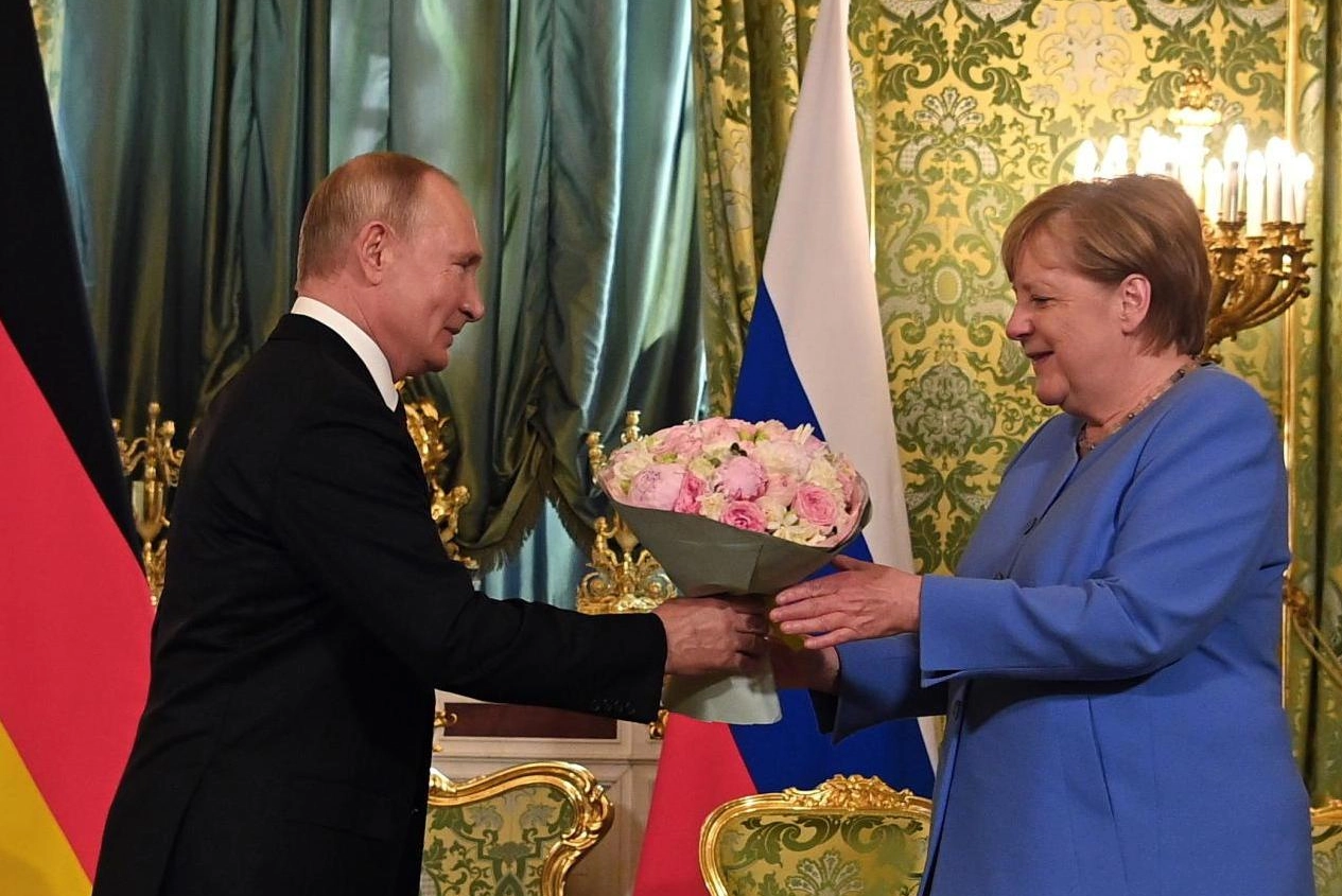 Vladimir Putin e Angela Merkel