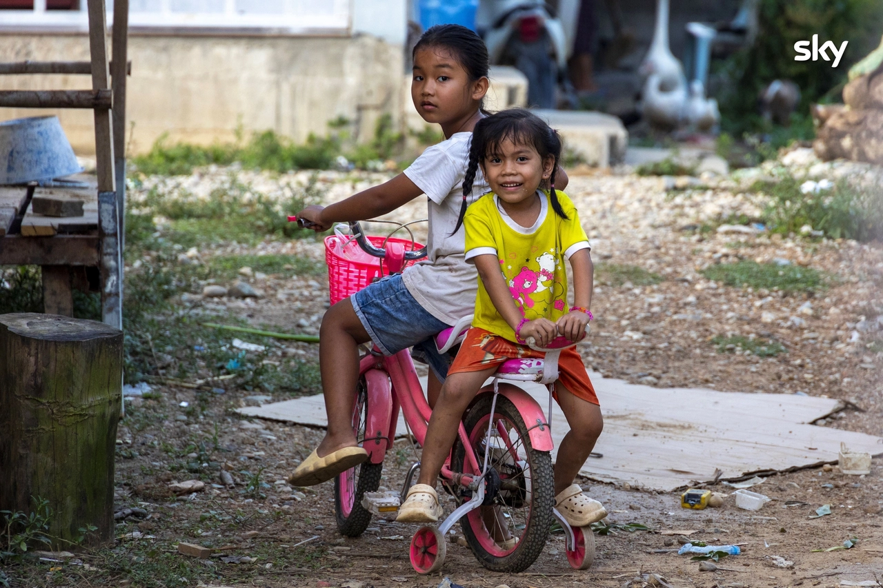 Tappa 6: ultimi 420 km in Laos, da Luang Prabang a Vientiane. Pechino Express 2024